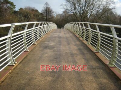 FOTO MILLENNIUM BRÜCKE CARDIFF MILLENNIUM BRÜCKE DES FLUSSES TAFF CARDIFF. 20