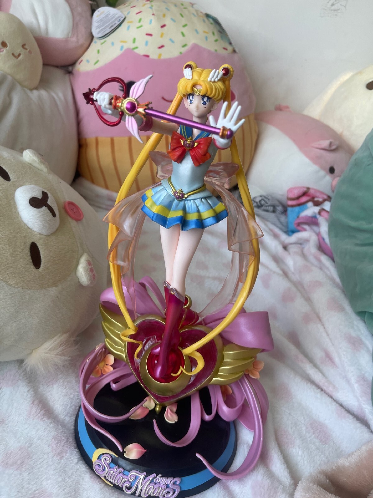 Statuette Sailor Moon 35cm avec rétroéclairage LED intégré pour illuminer votre déco animé