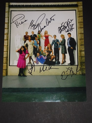 UGLY BETTY CAST SIGNED X7 AUTOGRAPHED 11x14 PHOTO VANESSA WILLIAMS PLANA MABIUS - Picture 2 of 6