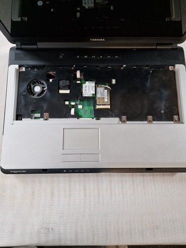 Toshiba Equium L350-10L 17" Laptop For Parts Missing Parts Read Description - Afbeelding 5 van 12