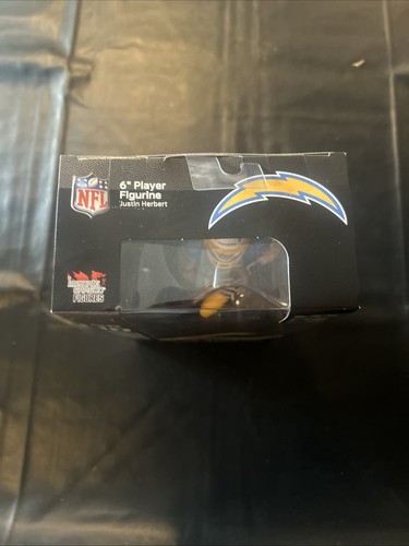 Justin Herbert (Los Angeles Chargers) Imports Dragon NFL 6" Figur Serie 1 - Bild 5 von 6