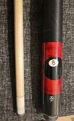 McDermott GS07C2 Pool Cue   8 Ball Burgundy & Walnut Double Wash w/ Linen Wrap