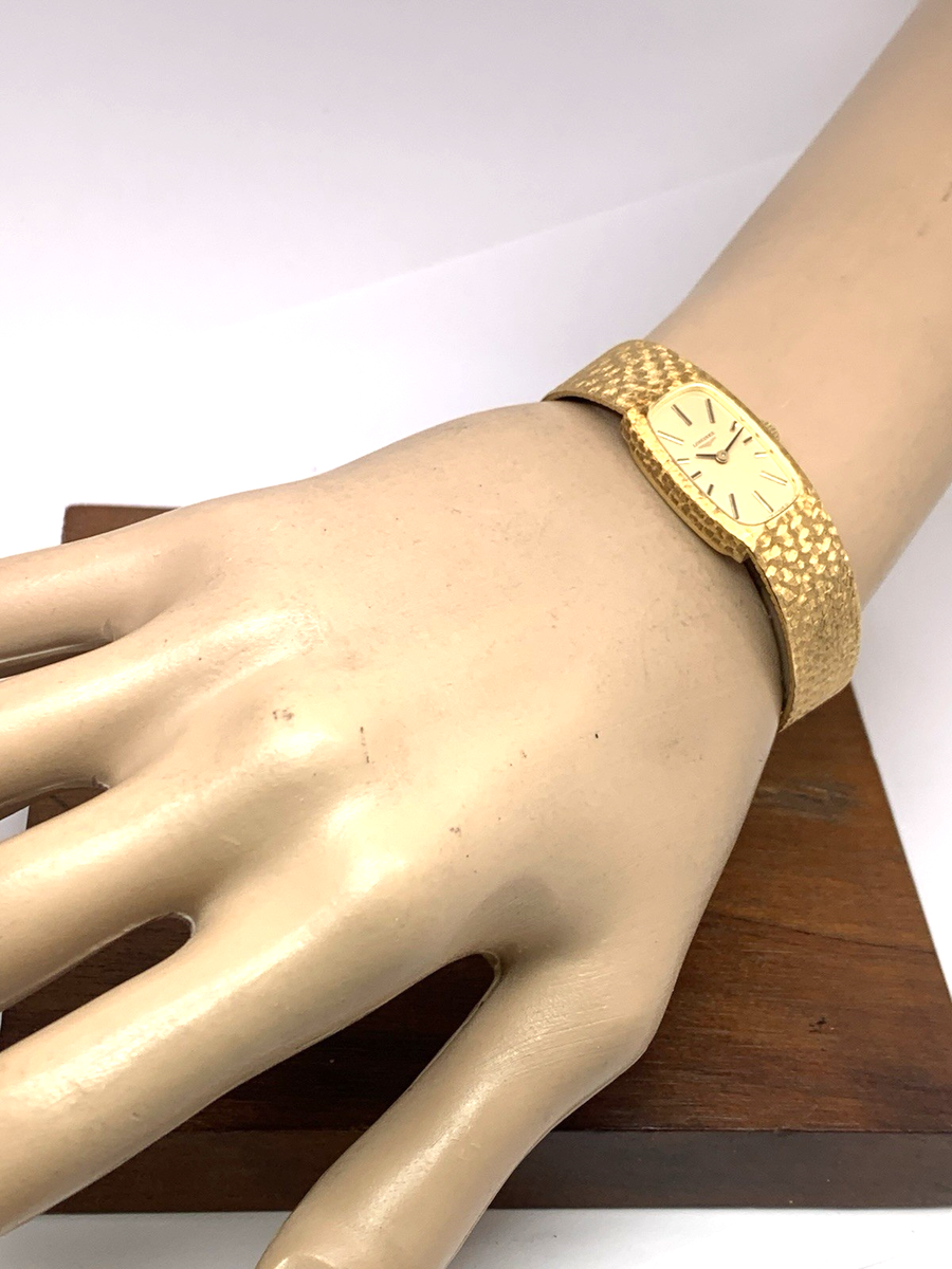 Longines Womens Watch 18k Yellow Gold Textured Vintage 1974  display picture 1
