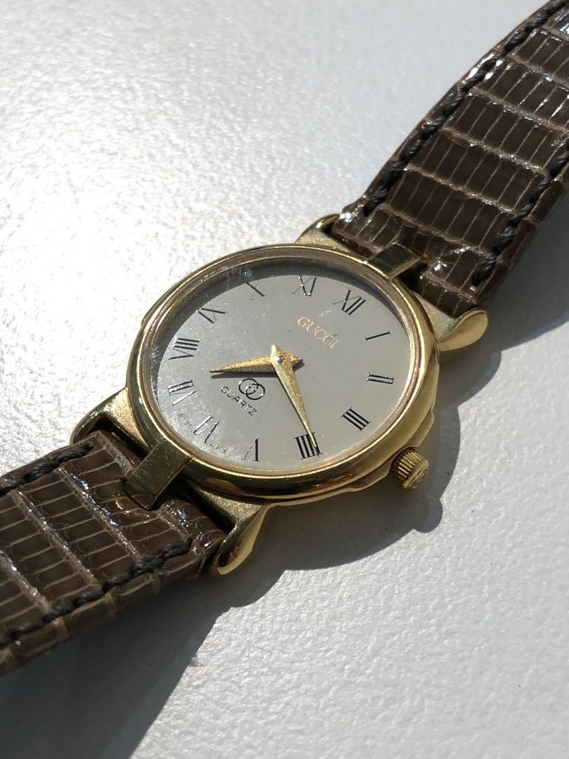 Gucci S824 Gold Quartz Watch Leather Strap Roman Numerals