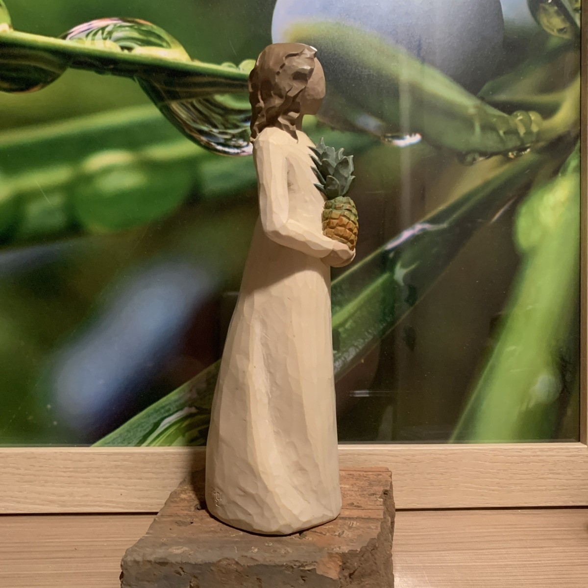 Willow Tree: Welcoming Angel w/ Pineapple 8.5 Inch Susan Lordi