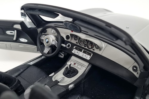 Kyosho 1/12 BMW Z8 007 James Bond World is not Enough Large Diecast Model Car - Picture 4 of 20