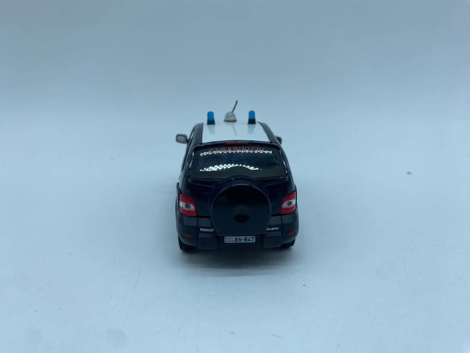 MODELLINO AUTO RENAULT RX4 2002 CARABINIERI - DE AGOSTINI - SCALA 1:43 NO BOX - Immagine 3 di 4
