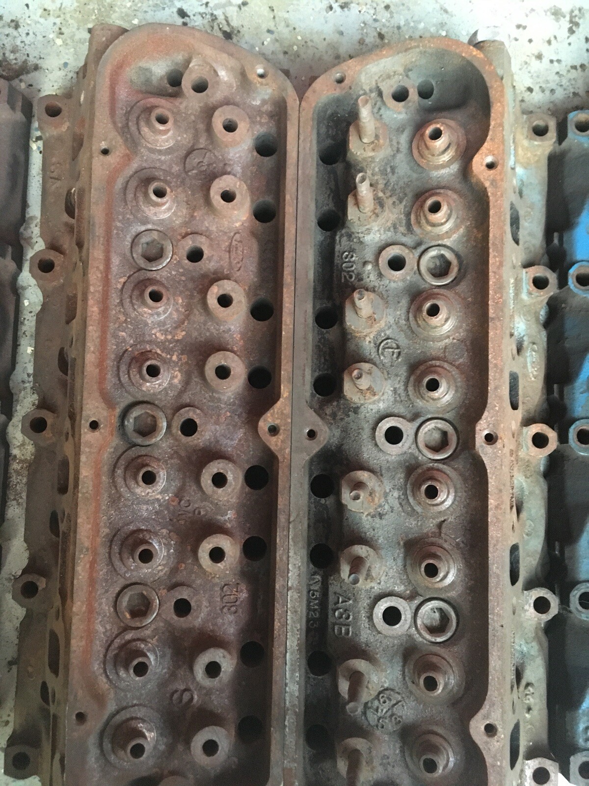 Ford Mustang 289 302 Cylinder Heads Cast Iron Pair Original FoMoCo FREE