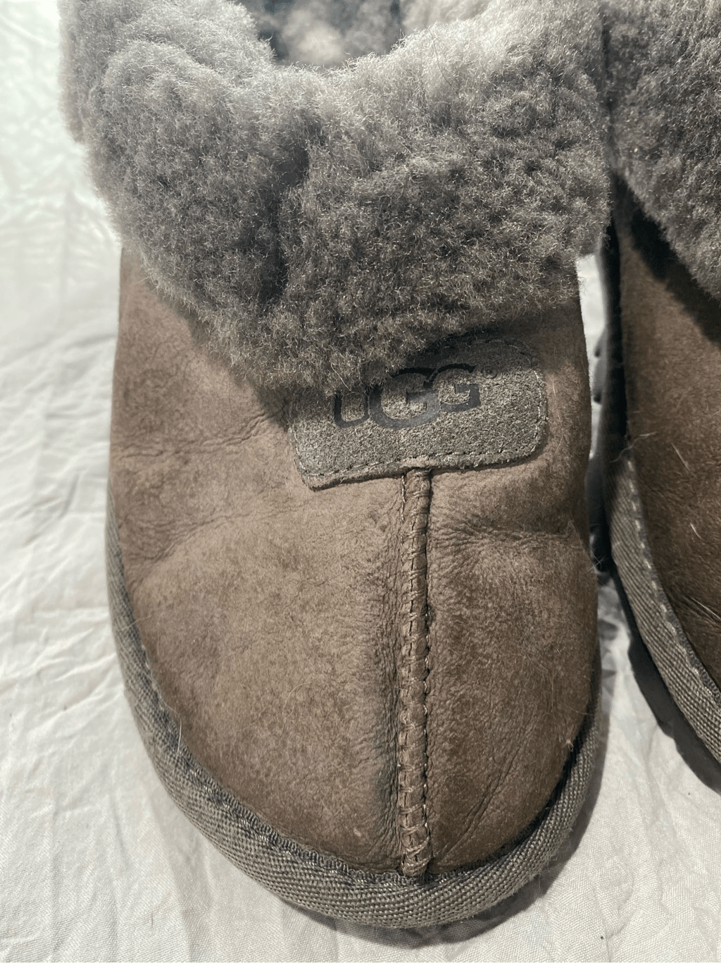 SAOLA UGG slide in pantofole interno esterno suola grigio pelle scamosciata taglia 9 essere caldo e com