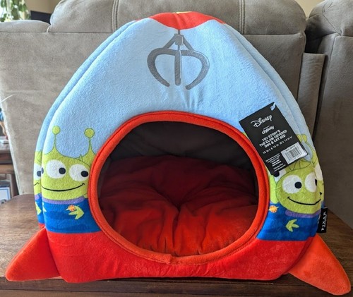 disney-pixar-toy-story-the-claw-covered-dog-or-cat-bed-space-crane