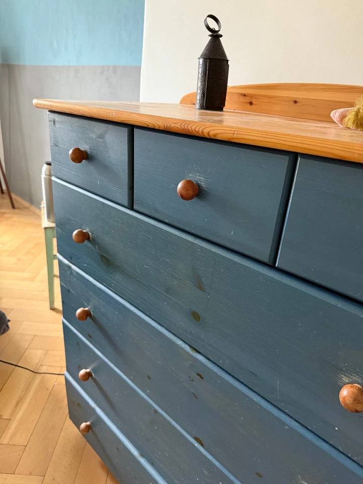 kommoden mit schubladen, blau mit holzfrabenen Griffen