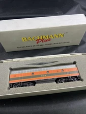 BACHMANN PLUS HO #31209 - EMD F7B Diesel Locomotive - Great Northern #313B