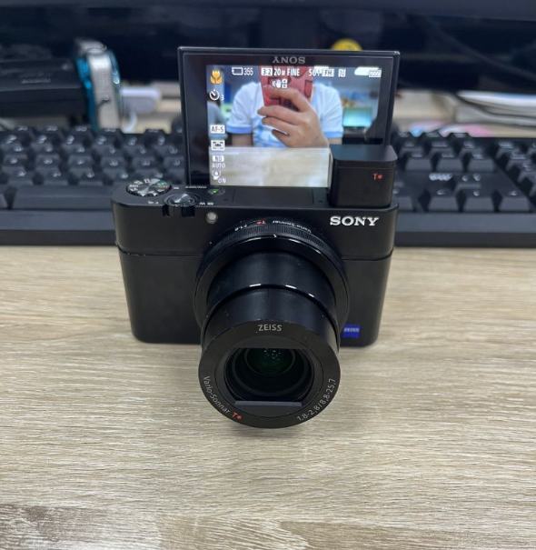 Sony DSC-RX100M3 RX100 III 20.2MP 2.9x Compact Digital Camera Black