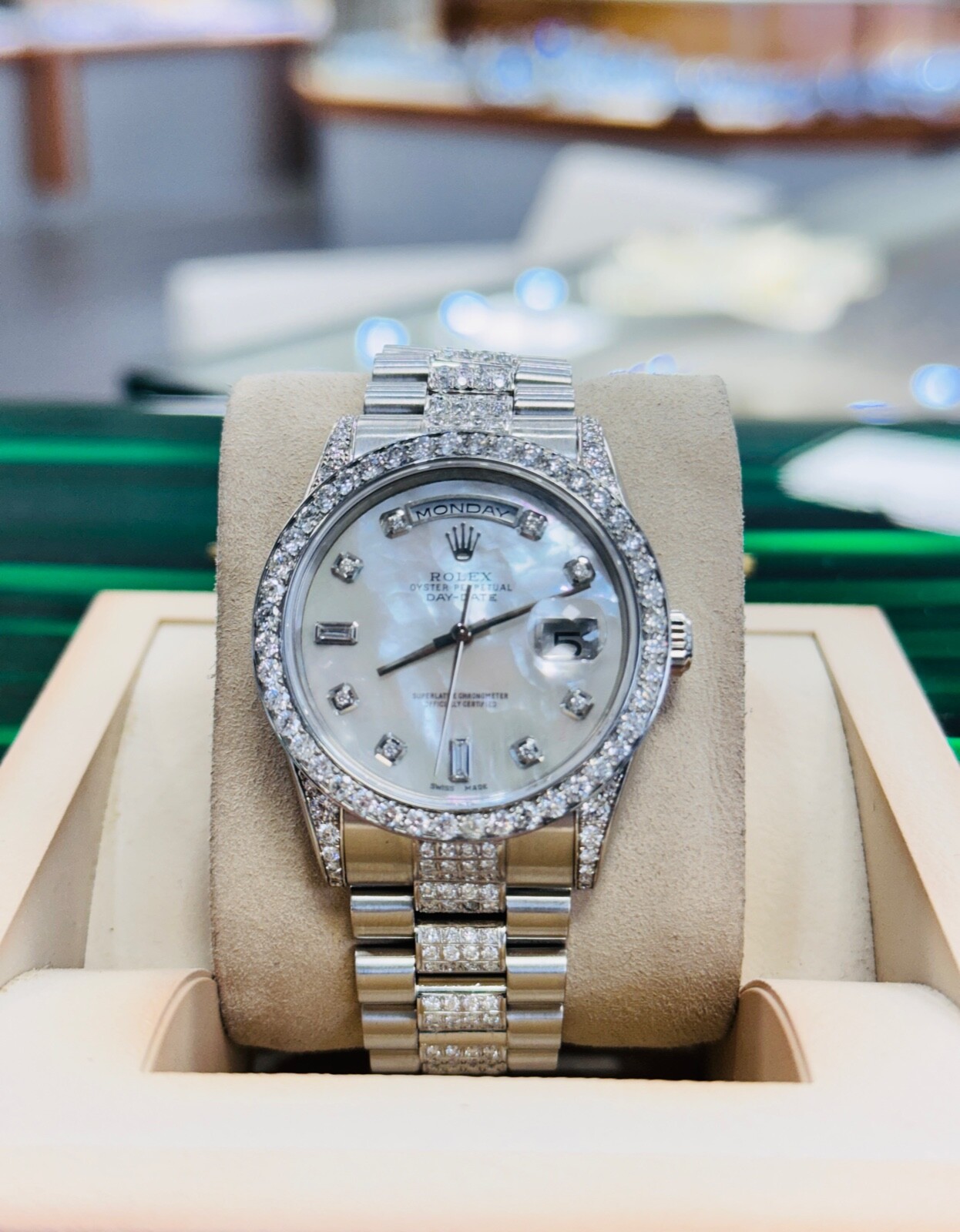 Rolex Platinum Day Date 36 118296 Custom Mop Diamond Dial Factory Diamond lugs - Image 4