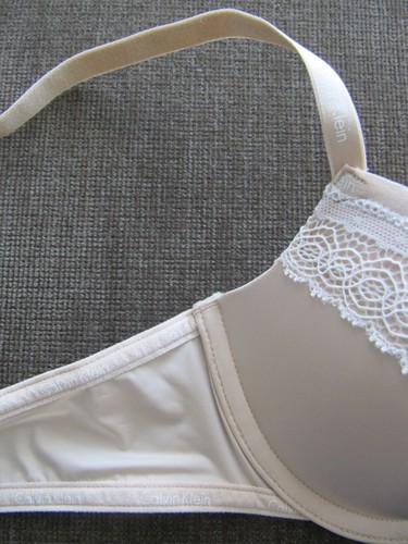 Nuevo con etiquetas Calvin Klein F3263 ""Sexy Signature"" Push Up, Plunge, Sujetador de Encaje, Beige, 34D - Imagen 3 de 5