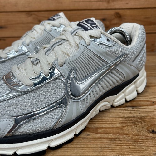 Nike Turnschuhe Damengröße UK 8 Zoom Vomero 5 Photon Dust Grey Bowerman Schuhe - Bild 9 von 13