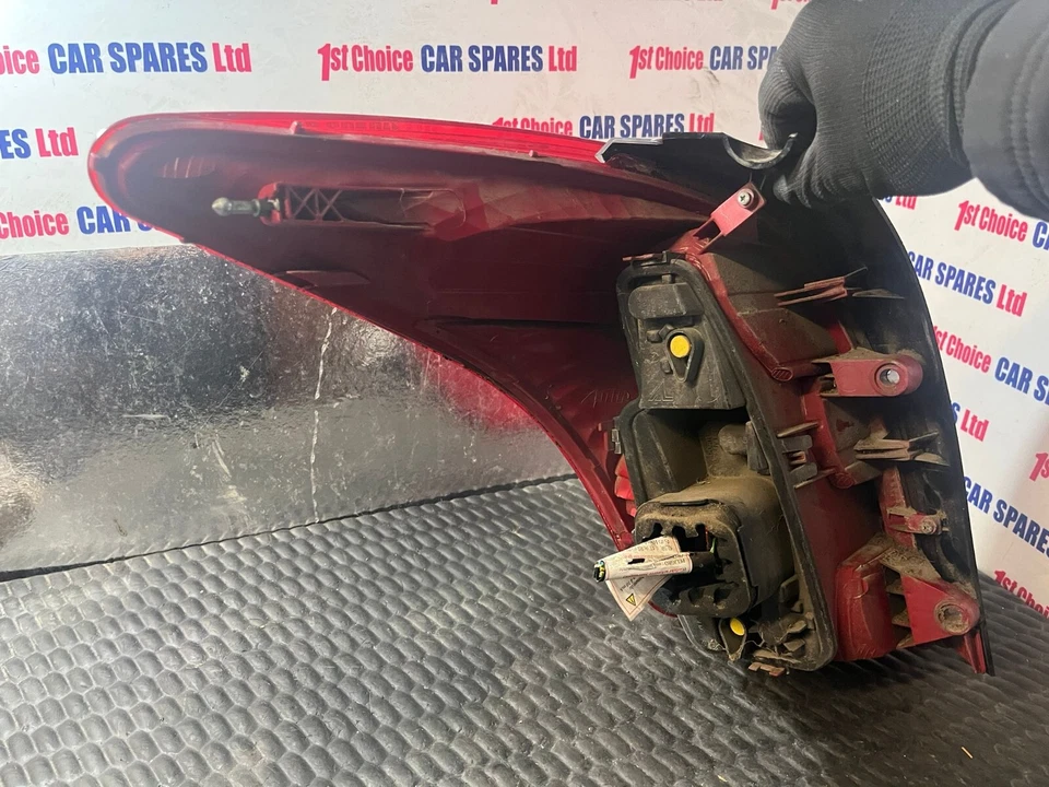 Peugeot 308 SW Estate 2010 driver rear tail light lamp - image 4 of 4