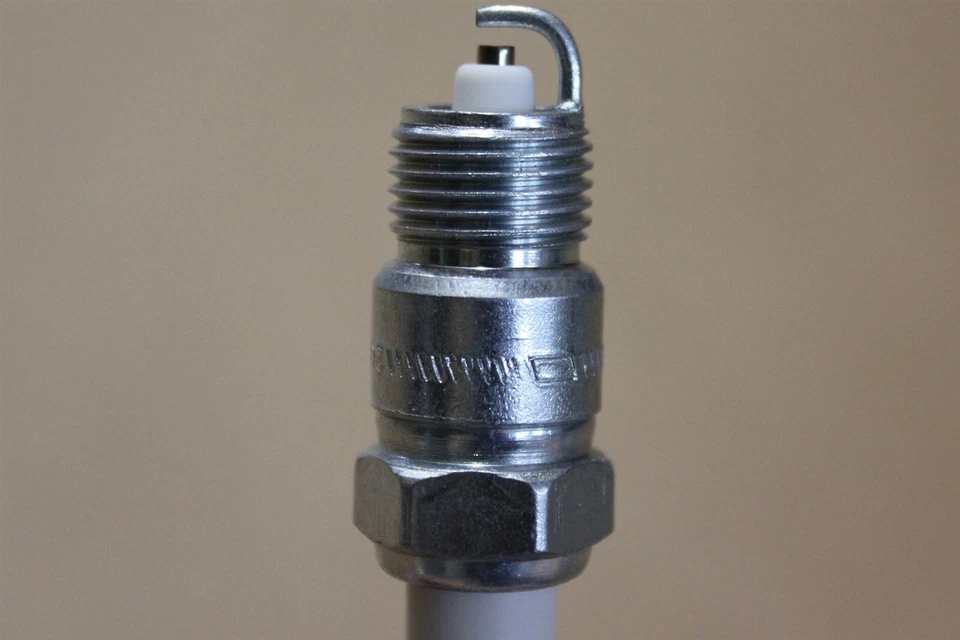 Juego de 4 bujías de cobre Champion SP0RV15YC4 Mopar nuevas stock antiguo OEM de fábrica Foto 4 de 4