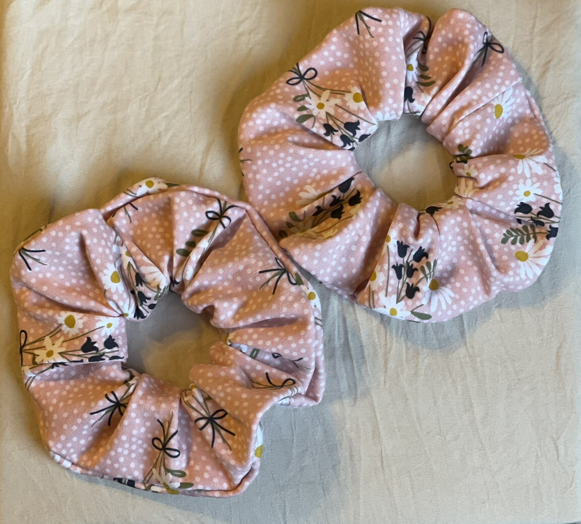 Handmade Scrunchies XL Jumbo Pink Cotton Blend ￼daisy Floral