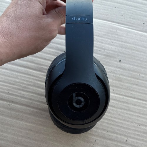 Beats by Dr. Dre Studio Black Over-Ear Headphones Wireless - Picture 1 of 7