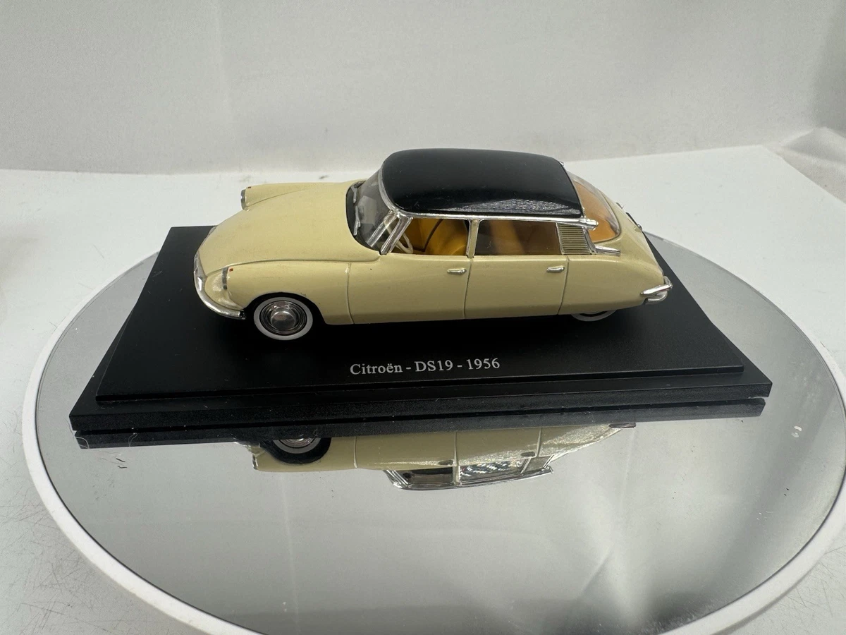 CITROEN ID 19 PICK UP 1970 Bleu UNIVERSAL HOBBIES 1:43 blister de r