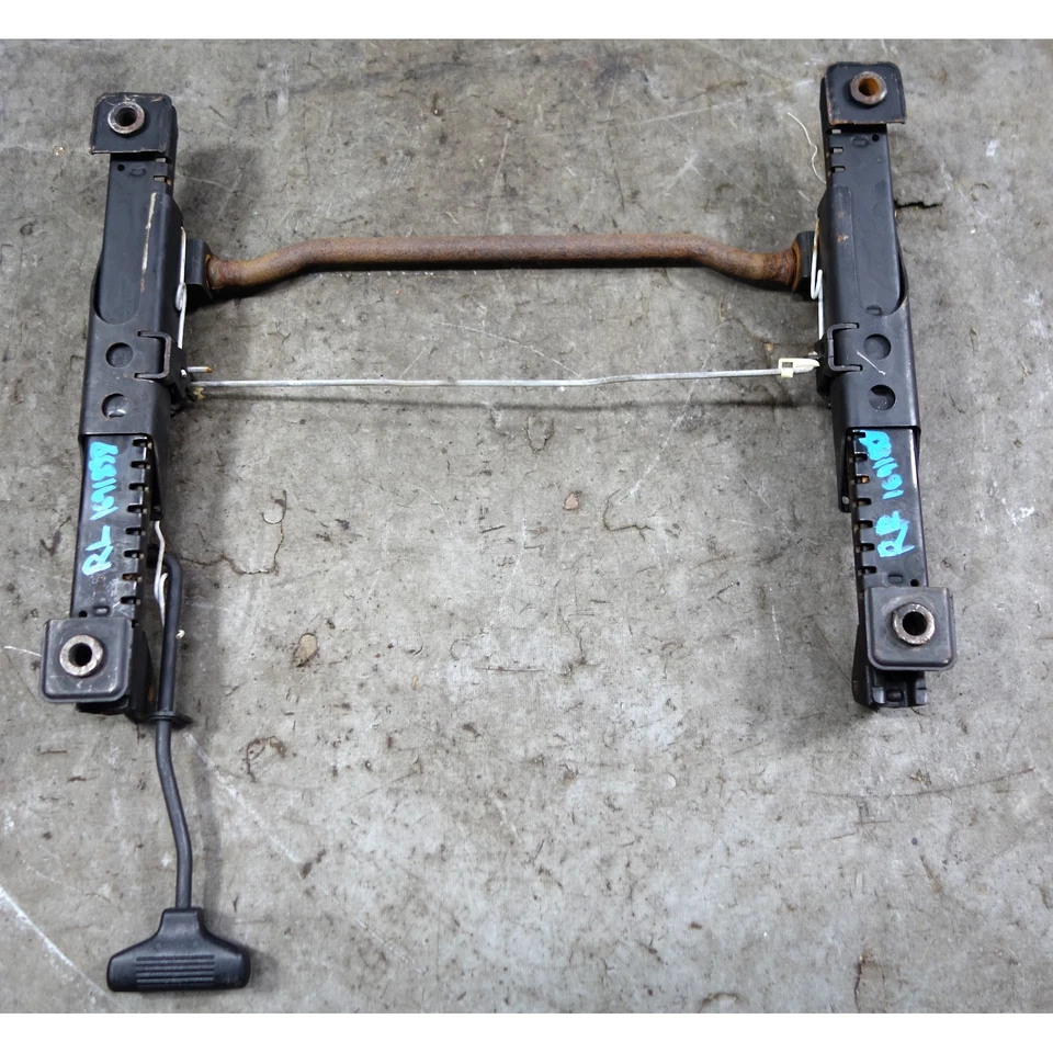 BMW E30 1984-1985 serie 3 sedán cupé riel de asiento de pasajero delantero derecho OEM Foto 2 de 4