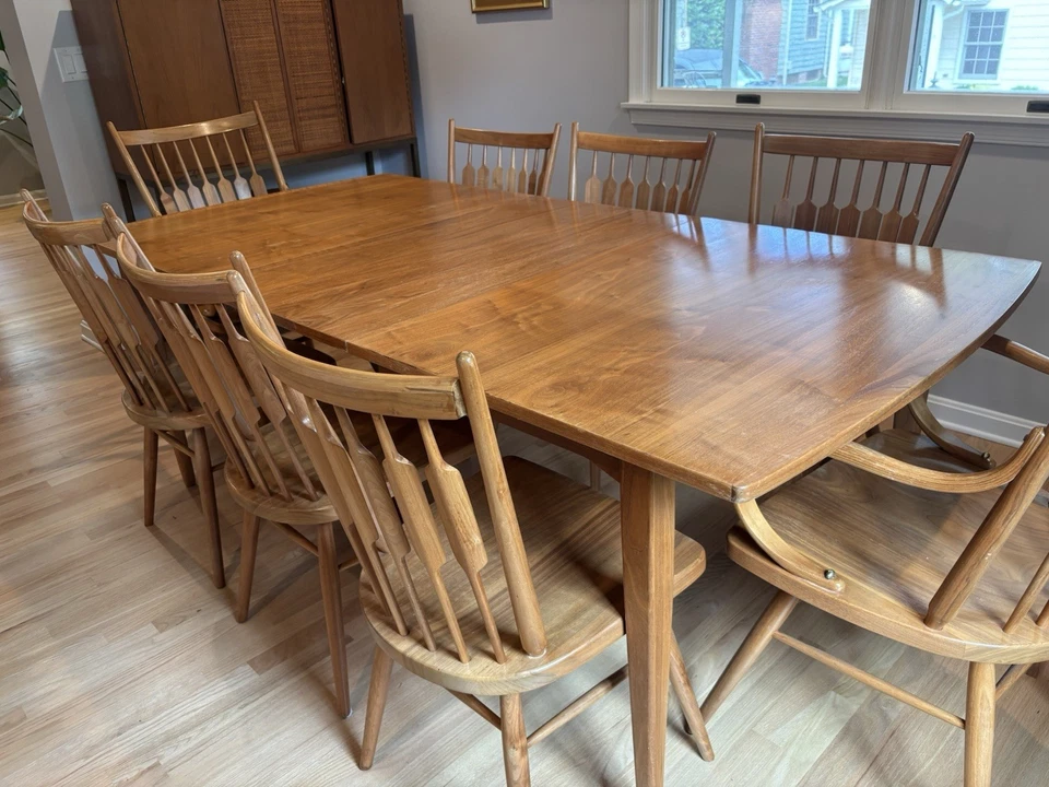 Mesa de comedor y 8 sillas declaración Kipp Stewart Foto 3 de 4