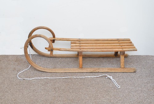 Vintage old wooden sleigh wooden sledge snow curly front - FREE DELIVERY - Picture 1 of 6