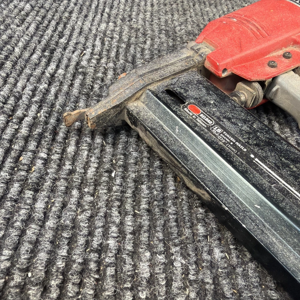 Clavadora Brad Senco FinishPRO FIP18BMG Foto 4 de 4