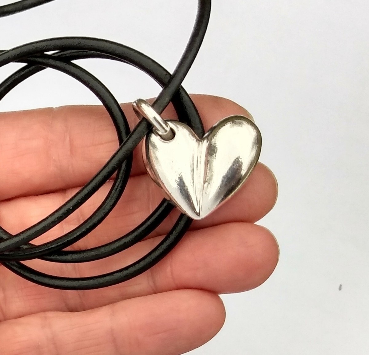 ●BLACKPURPLE● Big Rough Heart Leather Necklace BLACK PURPLE】Big Rough Heart Leather Necklace | OUR BRAND