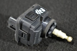 Opel Omega B Stellmotor Scheinwerfer Leuchtweitenregulierung LWR 90492832 (#28)