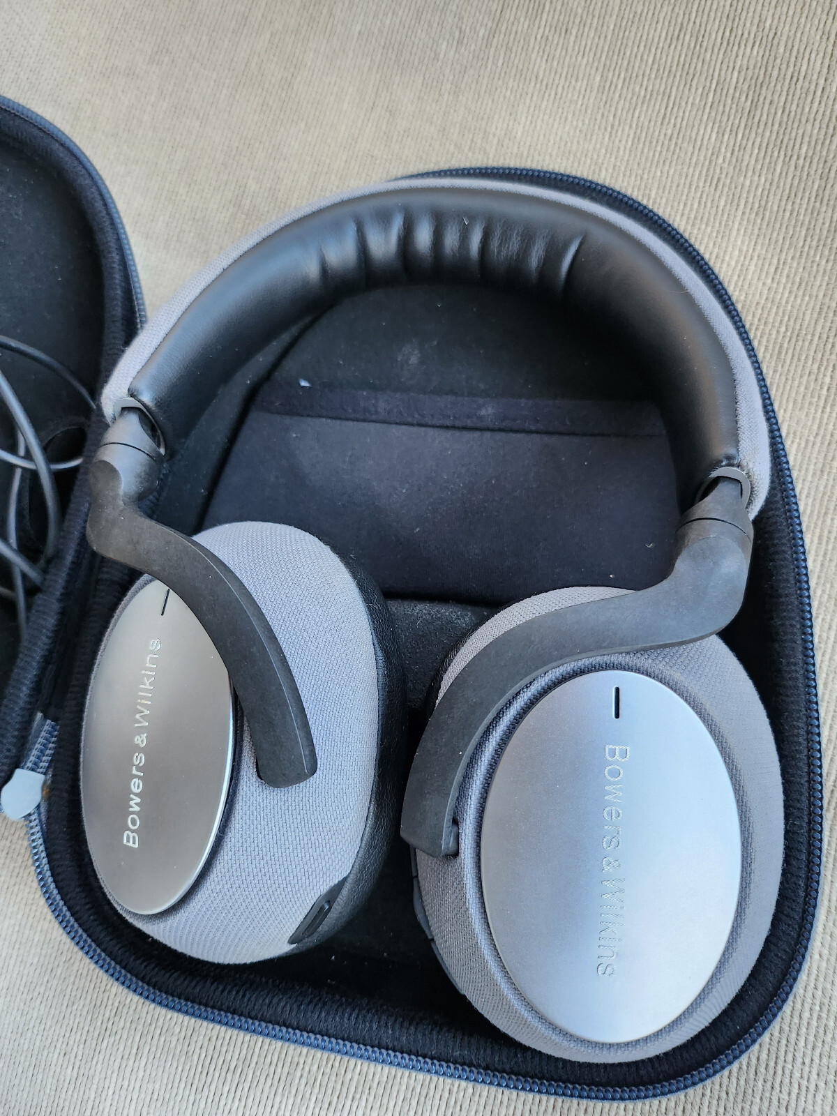 Bowers & Wilkins PX7 Wireless Headphones Silver USED, Box, Left ear not