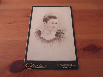 16 X10CM CDV VICTORIAN ENGLAND UK SOUTHSEA PORTRAIT LADY BY DEBEHAM
