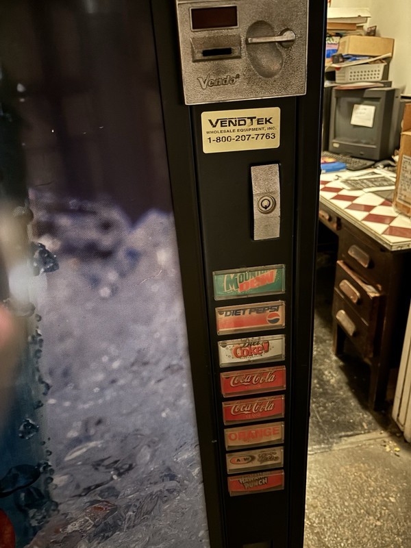 Vendo Soda Vending Machine 8 Selections Coin Acceptor 115V