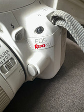 Canon EOS Rebel SL1 18MP White DSLR 18-55mm f/3.5-5.6 IS Bag Charger