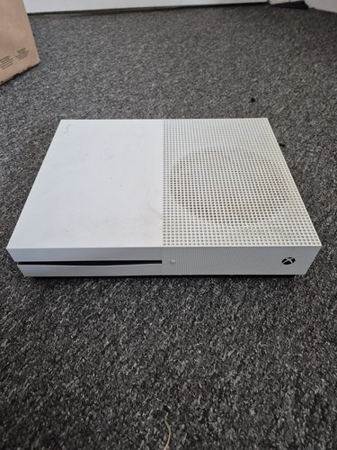 Microsoft Xbox One S 1TB Console - White | Bundle - READ DESCRIPTION - Picture 2 of 5