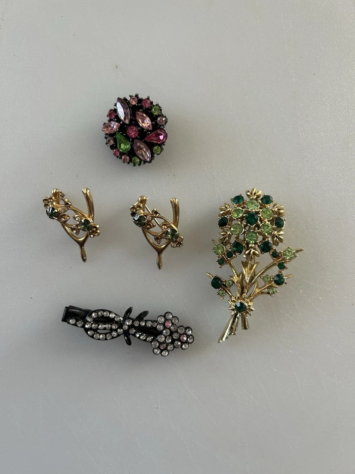Lote de broches y pinzas para el cabello vintage de vidrio de uranio brillante hallazgos patrimoniales Foto 2 de 4