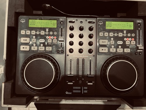 American Audio 1000 DJ Mixer With  Case! Also Power Cord And 2-20ft Spkr Cables!