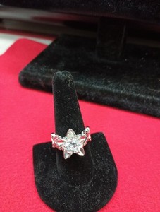 925 Sterling Silver Ladies Ring CZ Size 9 Simulated Diamond 3 Stones.