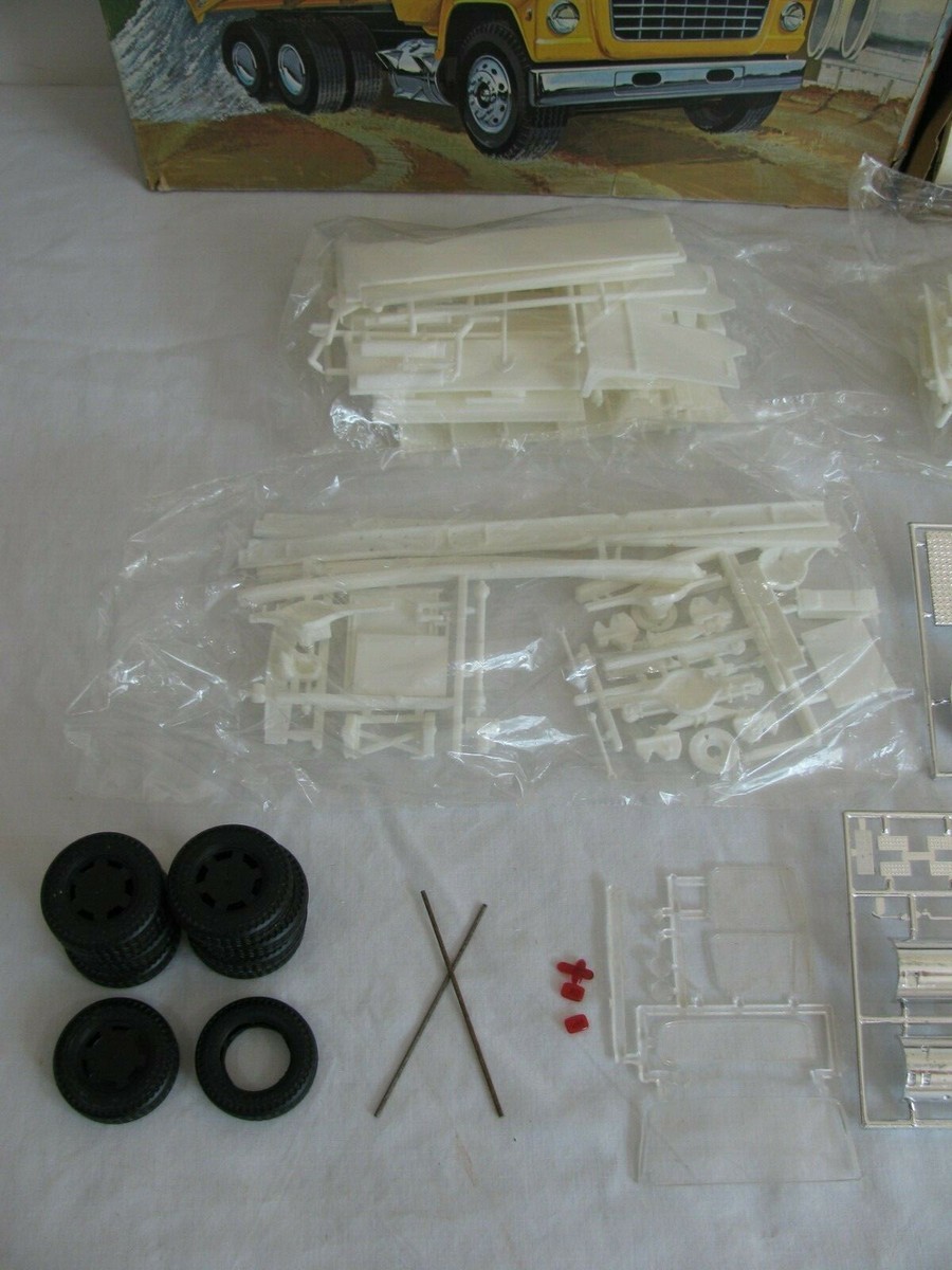 Vintage AMT 1/25 Scale Louisville Line Ford LNT-8000 Dump Vintage AMT 1/25 Scale Louisville Line Ford LNT-8000 Dump