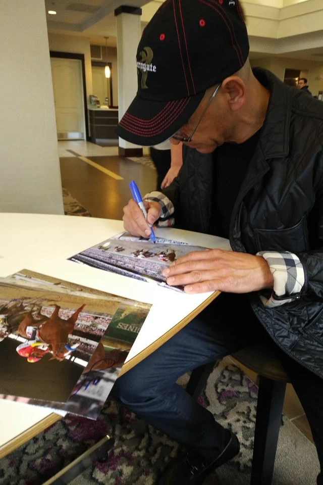 Fotografía firmada Justify, gafas Y herradura (3 artículos autografiados) Mike Smith Foto 2 de 4