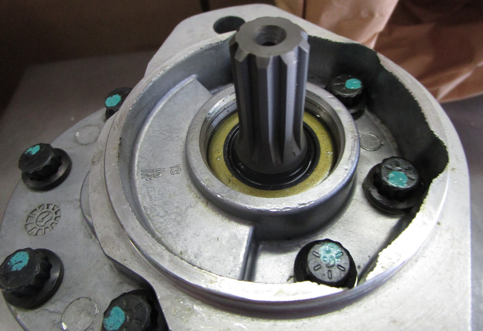 Eaton Cessna 26002RZE Hydraulic Gear Pump New Surplus H110705SM / i3