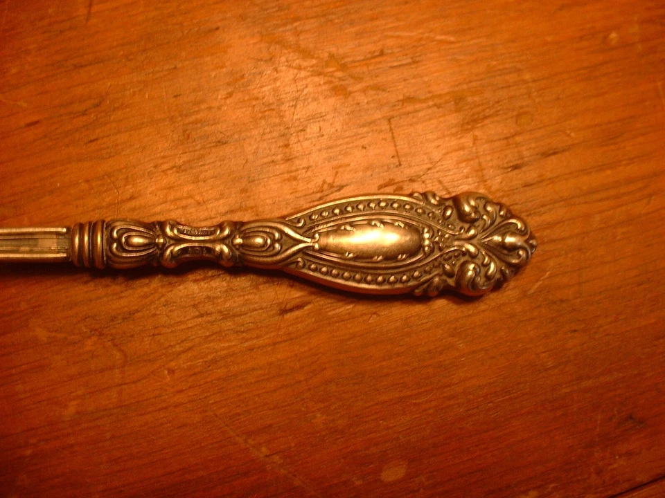 Antiguo cucharón victoriano Whiting con mango de ley Foto 3 de 3