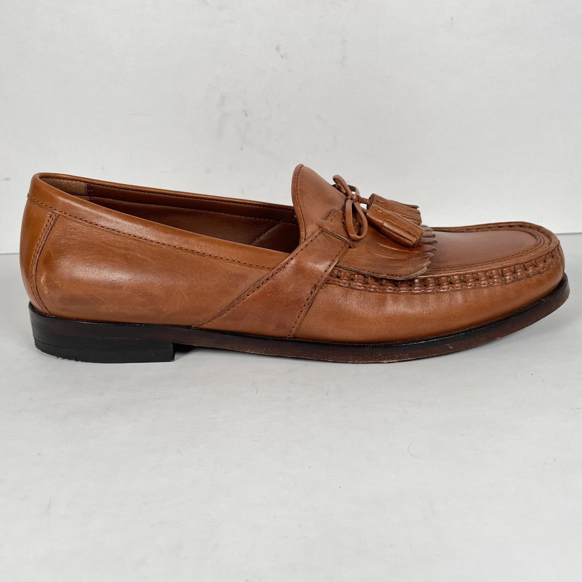 Kiltie Loafers In Men display picture 1
