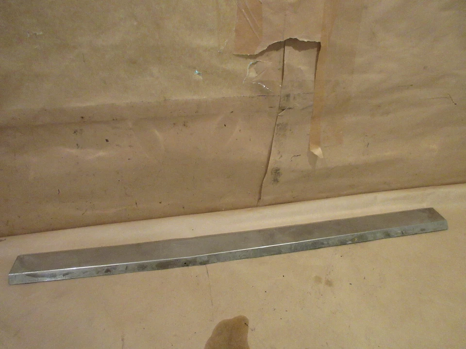 Ferrari 308 328 GTS - Peitoril da porta P/N 60419504 - Imagem 4 de 4