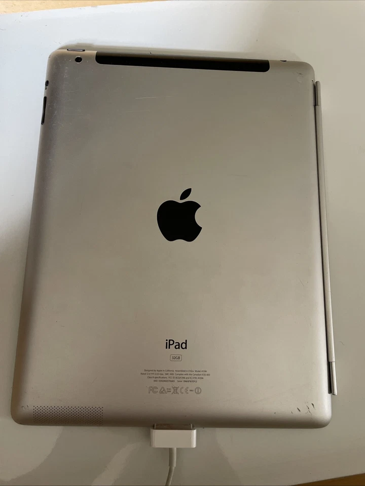 Apple iPad 2 32GB, Wi-Fi + Cellular (Unlocked), 9.7in - Black - Image 4 of 4