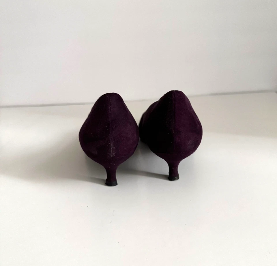 Bomba Stuart Weitzman Poco Gamuza Berenjena Gatito Talla 8 Foto 3 de 4