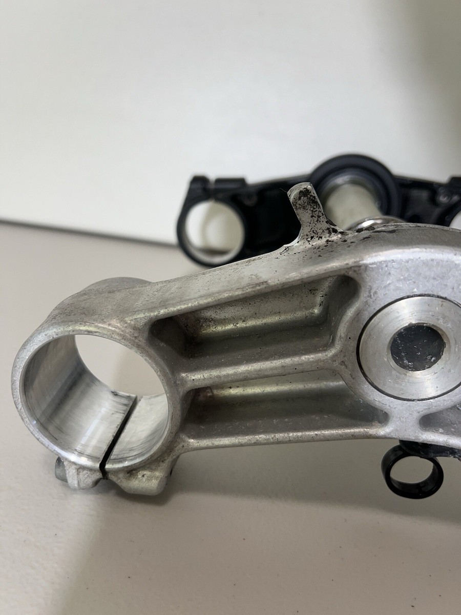 03 04 KAWASAKI NINJA ZX6R ZX636 FRONT FORKS CLAMP LOWER UPPER