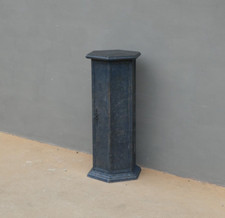 Comodino mobiletto colonna esagonale ad un'anta laccata Shabby Chic, H 86 cm!