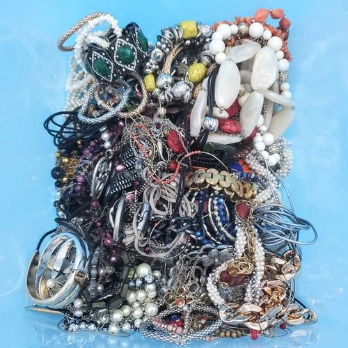 Lot 8 Lbs Costume Fashion Jewelry Mostly Wearable Vintage Now Get What You See